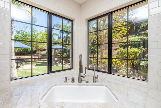 Detail Gallery Image 14 of 70 For 1210 Cypress Dr, Vista,  CA 92084 - 5 Beds | 4 Baths