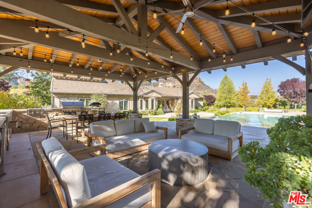 2052 Shadow Creek Drive, Agoura Hills CA: https://media.crmls.org/mediaz/ed49efea-50c5-4380-931c-0a047d8ed73b.jpg