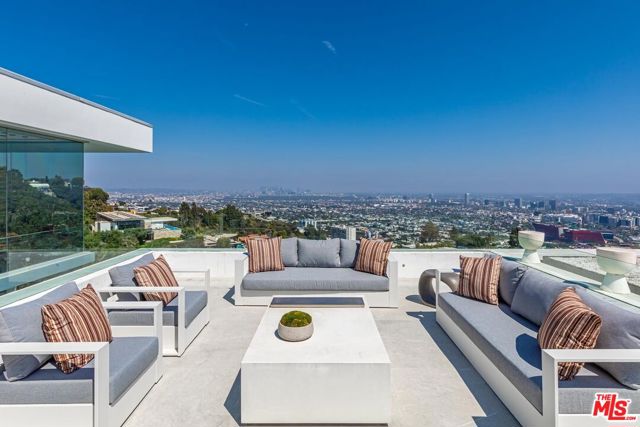 9150 Oriole Way, Los Angeles CA: https://media.crmls.org/mediaz/ed4a4d84-c197-4a1b-b72e-94d6b479c8b9.jpg