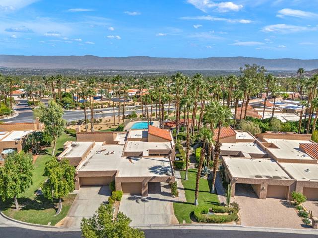 48641 Palo Verde Court, Palm Desert CA: https://media.crmls.org/mediaz/ed4ae264-eac0-4e96-8b6f-ed6aa5c00d28.jpg