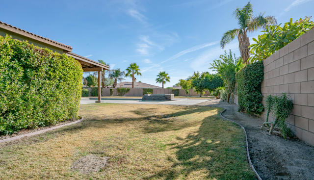 79925 Corte Calero, La Quinta CA: https://media.crmls.org/mediaz/ed4afef7-3a8c-43eb-b107-ea7081a5d342.jpg