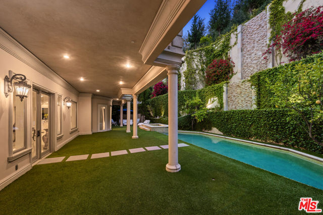 1455 Robmar Drive, Beverly Hills CA: https://media.crmls.org/mediaz/ed4b1d88-8f79-4d2a-bba1-a02a436477ea.jpg
