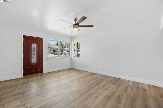 4260 Irene Drive, Martinez CA: https://media.crmls.org/mediaz/ed4b5ea1-cb92-4a5a-a5a8-b4513cc041ae.jpg