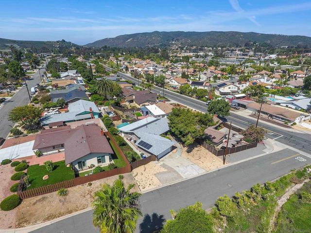 12710 Montauk St, Poway CA: https://media.crmls.org/mediaz/ed4cdb73-1a56-4802-8112-dd90fcef96b0.jpg