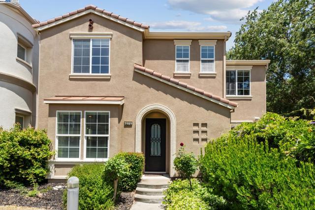 5989 Hillbrook Pl, Dublin CA: https://media.crmls.org/mediaz/ed4ce20c-01c9-4238-b3f3-b7e19f71482c.jpg