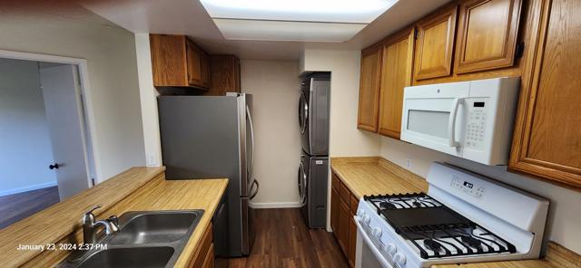 3040 CHARWOOD Court, Spring Valley CA: https://media.crmls.org/mediaz/ed4d294d-492c-4ee1-befa-b2f796e23c1e.jpg