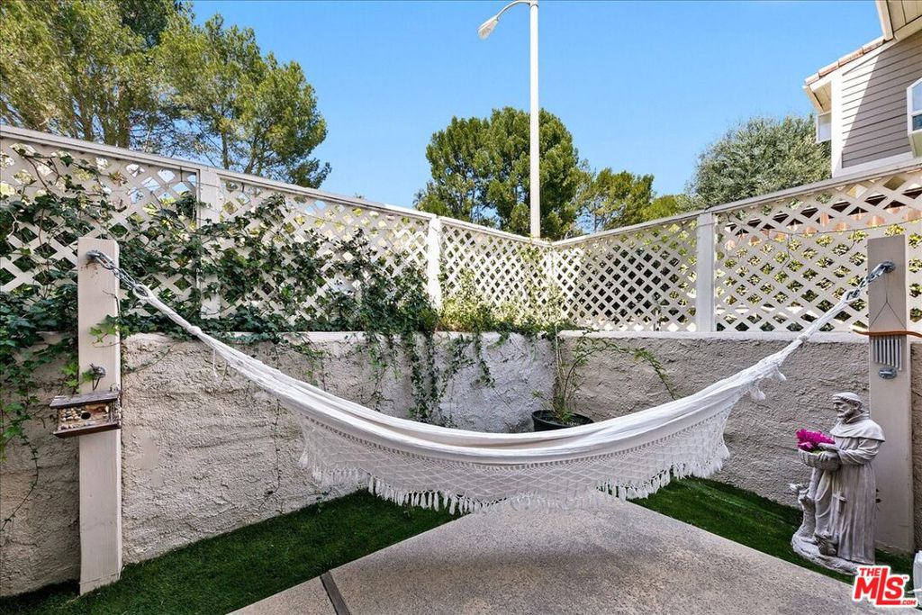 https://media.crmls.org/mediaz/ed4d2cae-ed9b-4e57-b19a-2924b20a114a.jpg?preset=X-Large