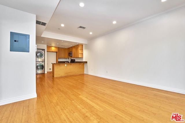 3061 W 12th Place, Los Angeles CA: https://media.crmls.org/mediaz/ed4d7d6c-8b35-4809-80af-f7e20fcb0b80.jpg