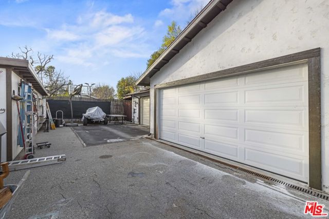 22651 Calvert Street, Woodland Hills CA: https://media.crmls.org/mediaz/ed4dace8-16ca-47de-a2e9-f7d1199b0f1f.jpg