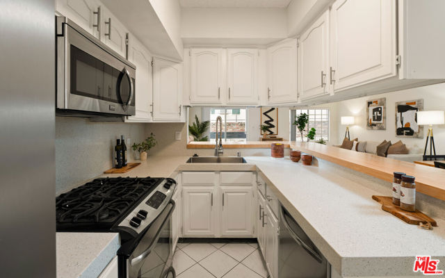 10627 Ashton Avenue, Los Angeles CA: https://media.crmls.org/mediaz/ed4e1bf6-5280-4754-bc97-906417b12d97.jpg