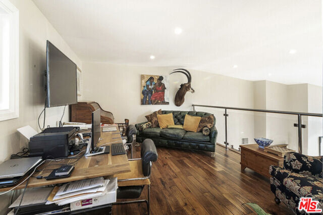 1650 Veteran Avenue, Los Angeles CA: https://media.crmls.org/mediaz/ed4ea0f2-4238-4f5d-b4b6-dd4c95cd836d.jpg