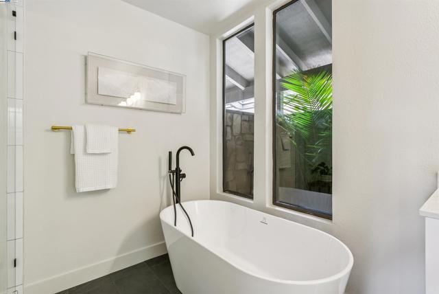 1768 Astor Ct, San Leandro CA: https://media.crmls.org/mediaz/ed4ead43-abaa-4640-8a18-0f611b75c10e.jpg