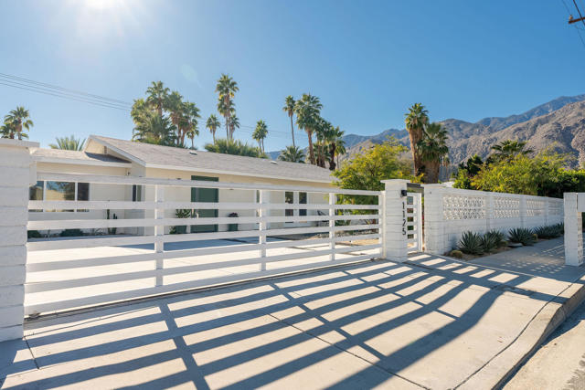 1125 E Sunny Dunes Road, Palm Springs CA: https://media.crmls.org/mediaz/ed4ebf4a-59b5-4aa7-b9c9-ff9bede0c8e2.jpg