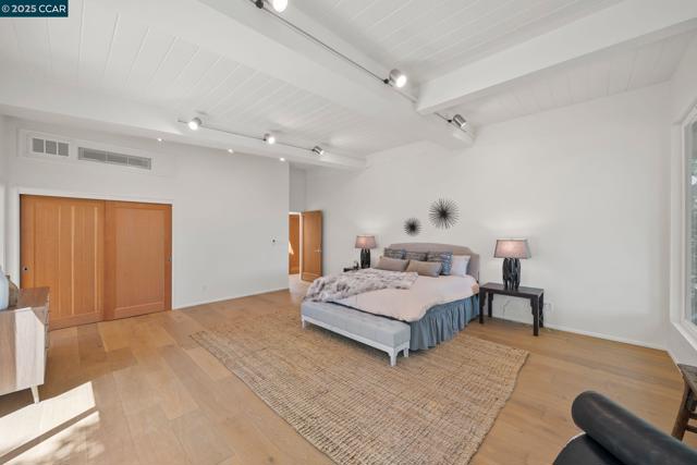 233 Melody Ln, Orinda CA: https://media.crmls.org/mediaz/ed4f2c6c-ecb9-4069-9d1d-23c497525ee4.jpg
