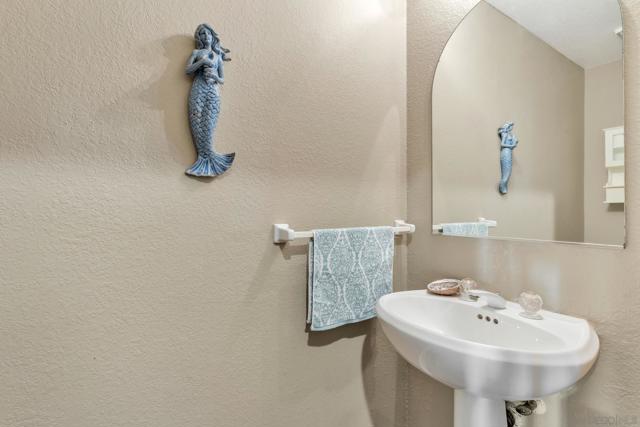 1362 Seacoast Dr, Imperial Beach CA: https://media.crmls.org/mediaz/ed50a8c3-459a-425d-b659-b26b735fecbf.jpg