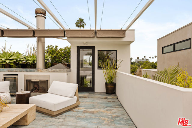 2341 Wilson Avenue, Venice CA: https://media.crmls.org/mediaz/ed50acc2-d810-47d4-a200-c5cb8739a4e9.jpg