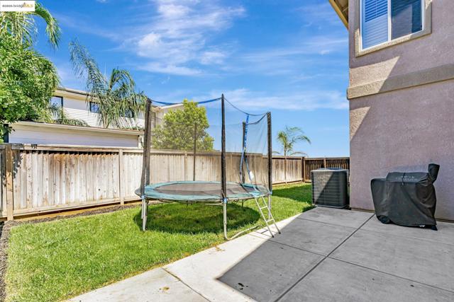 877 Boone Dr, Brentwood CA: https://media.crmls.org/mediaz/ed50dd65-fe13-4fca-853c-cbd316777dfe.jpg
