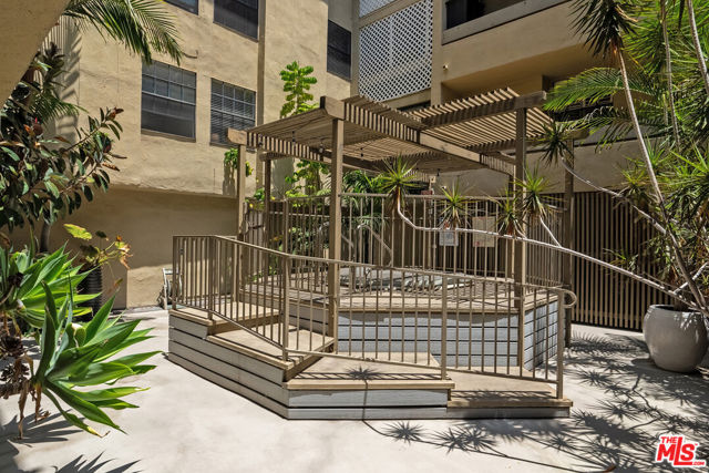 750 N Kings Road, West Hollywood CA: https://media.crmls.org/mediaz/ed51f16a-91c3-40d6-aa5a-042dbb5adee1.jpg