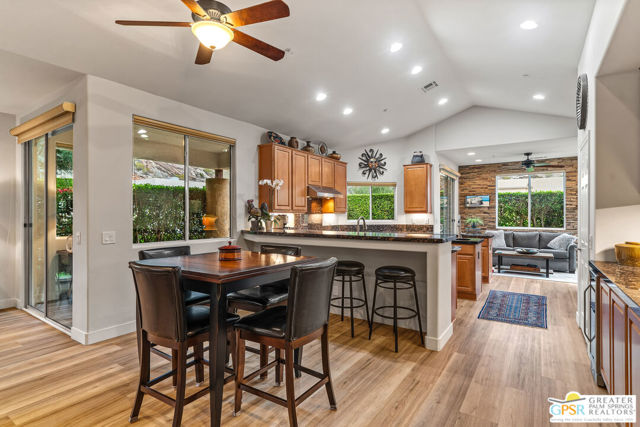 226 Canyon Circle, Palm Springs CA: https://media.crmls.org/mediaz/ed520124-4bb3-4f85-81e5-d254a7b6ace3.jpg