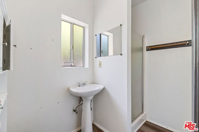 5723 Stansbury Avenue photo 14