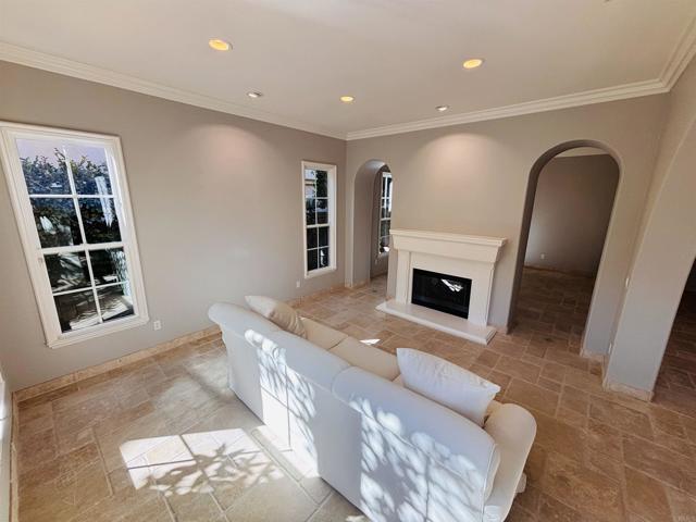 Detail Gallery Image 15 of 58 For 11596 Parkhurst Square, San Diego,  CA 92130 - 6 Beds | 6/1 Baths