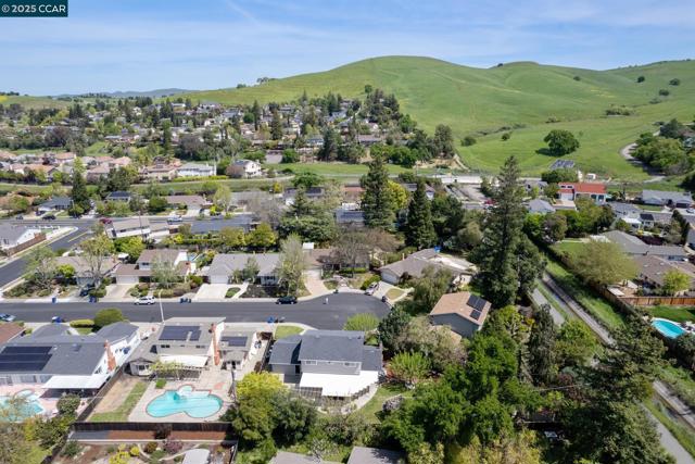 728 San Bruno Ct, Concord CA: https://media.crmls.org/mediaz/ed523ba3-b591-43ea-b12a-373e1373ce30.jpg