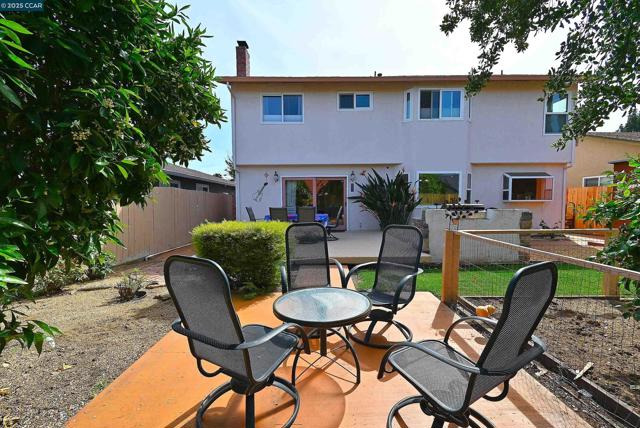 5091 Saint Celestine Ct, Concord CA: https://media.crmls.org/mediaz/ed523f8f-76a1-490c-a35d-0074901a4023.jpg