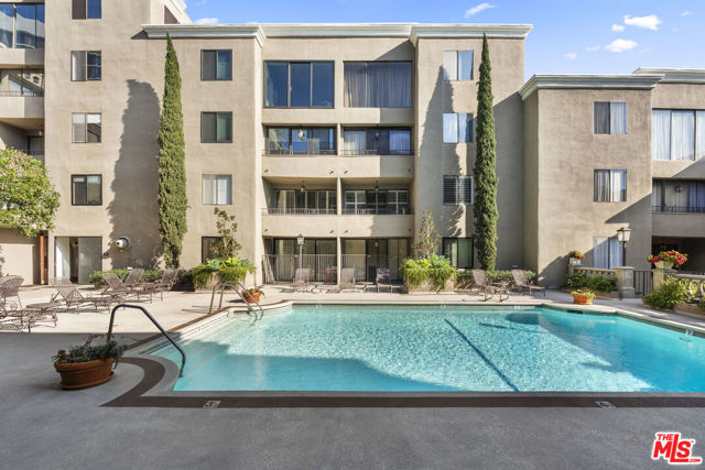 8455 Fountain Avenue, West Hollywood CA: https://media.crmls.org/mediaz/ed525f84-9768-44e0-b879-d3dee90e2acd.jpg