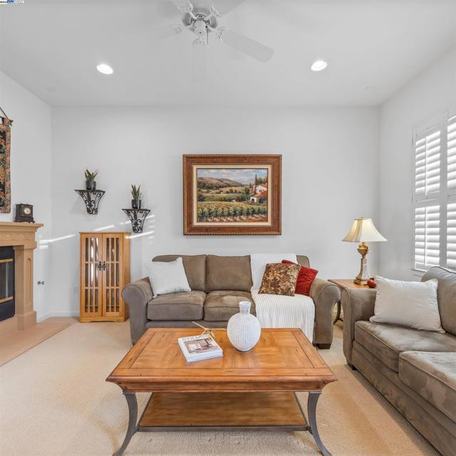 443 Collis St, Brentwood CA: https://media.crmls.org/mediaz/ed52663f-f85f-4c84-ab19-f9bffb601ea5.jpg