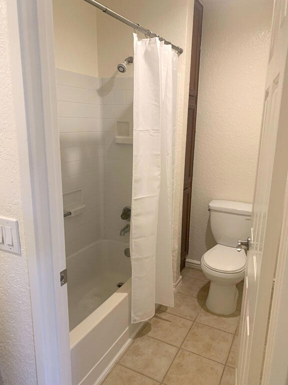 https://media.crmls.org/mediaz/ed526b43-8ab3-4132-bd42-c407020e398f.jpg?preset=X-Large