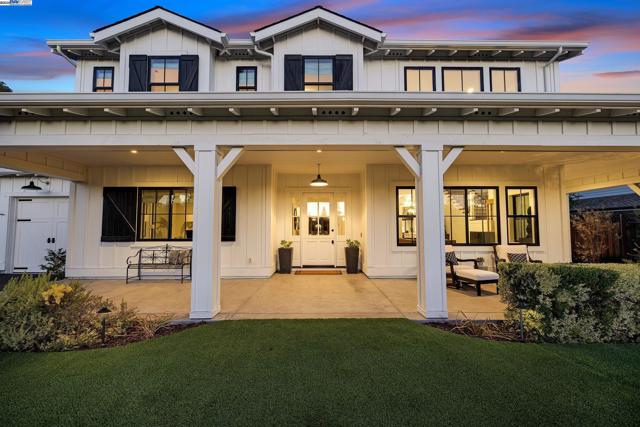 2621 Royal Oaks Dr, Alamo CA: https://media.crmls.org/mediaz/ed539d99-4b9c-4c52-b812-32290de2b7db.jpg
