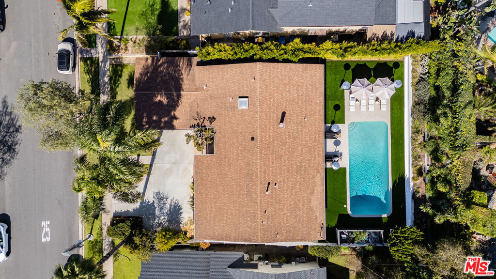 https://media.crmls.org/mediaz/ed53f23d-99c5-4296-8395-79c1cfea257b.jpg?preset=X-Large