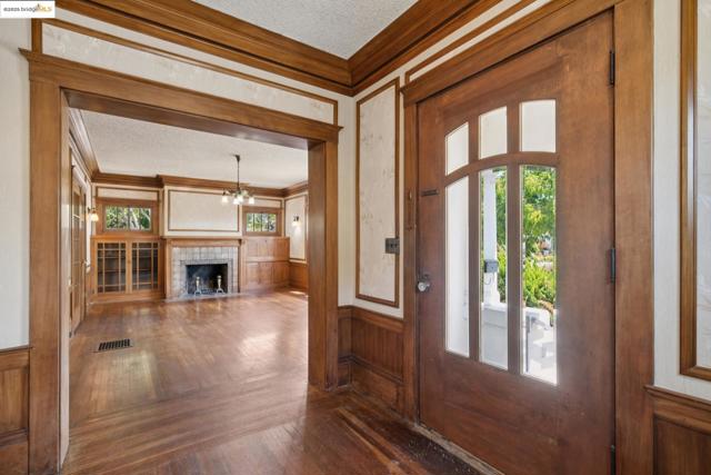 1239 Carleton St, Berkeley CA: https://media.crmls.org/mediaz/ed544ff3-08a4-45da-9931-1667cae0d059.jpg