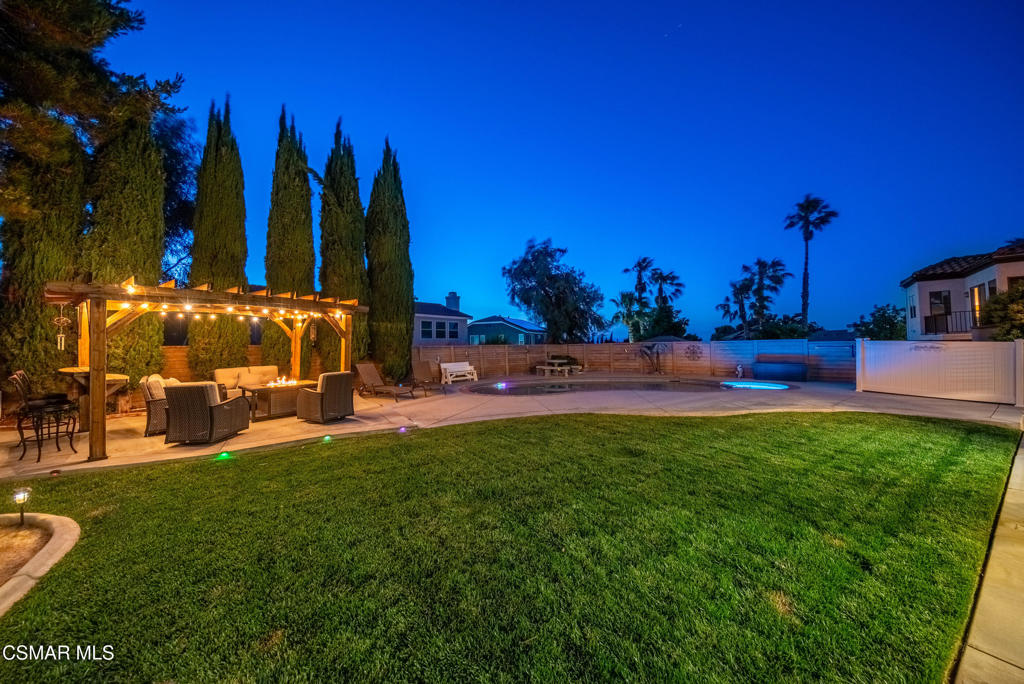 https://media.crmls.org/mediaz/ed546800-e074-4b54-a8f9-f06ff05ed409.jpg?preset=X-Large
