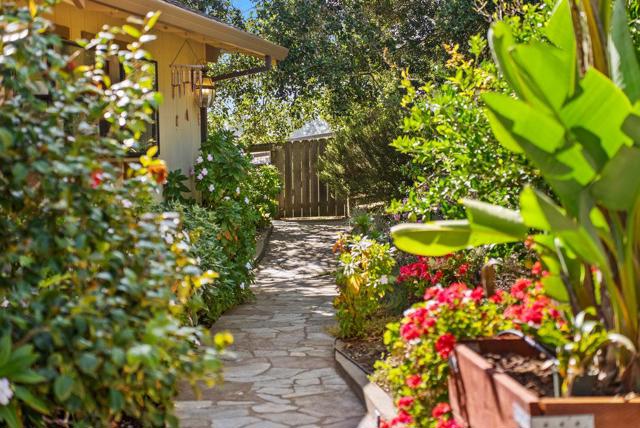 19250 Reavis Way, Salinas CA: https://media.crmls.org/mediaz/ed55f210-300f-4abf-a49f-ce2b2740b6f4.jpg