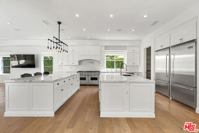 530 N Alta Vista Boulevard, Los Angeles CA: https://media.crmls.org/mediaz/ed55feb7-9da4-40bd-8846-a38ef89a9d17.jpg