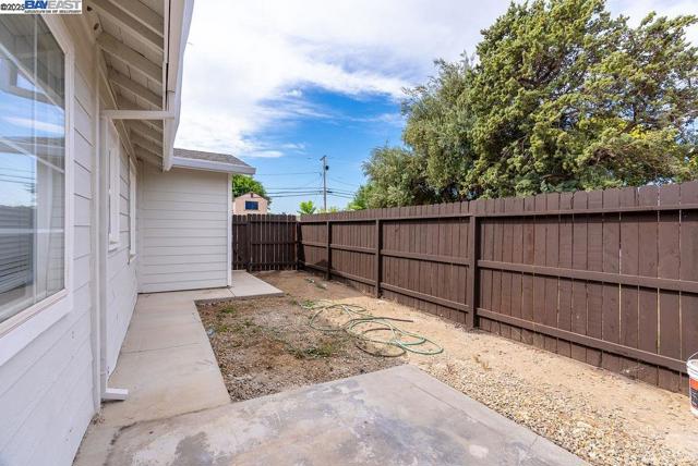 4733 E Washington St, Stockton CA: https://media.crmls.org/mediaz/ed568da9-246e-4806-976a-a87e1e2b9609.jpg