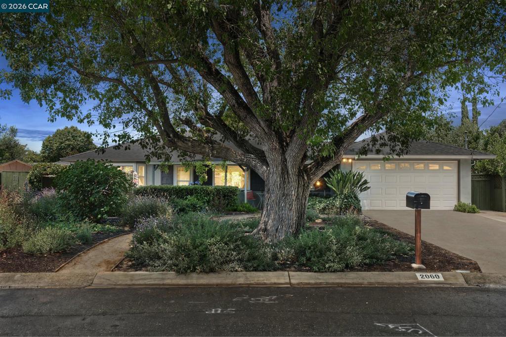 2060 Ahneita Dr.