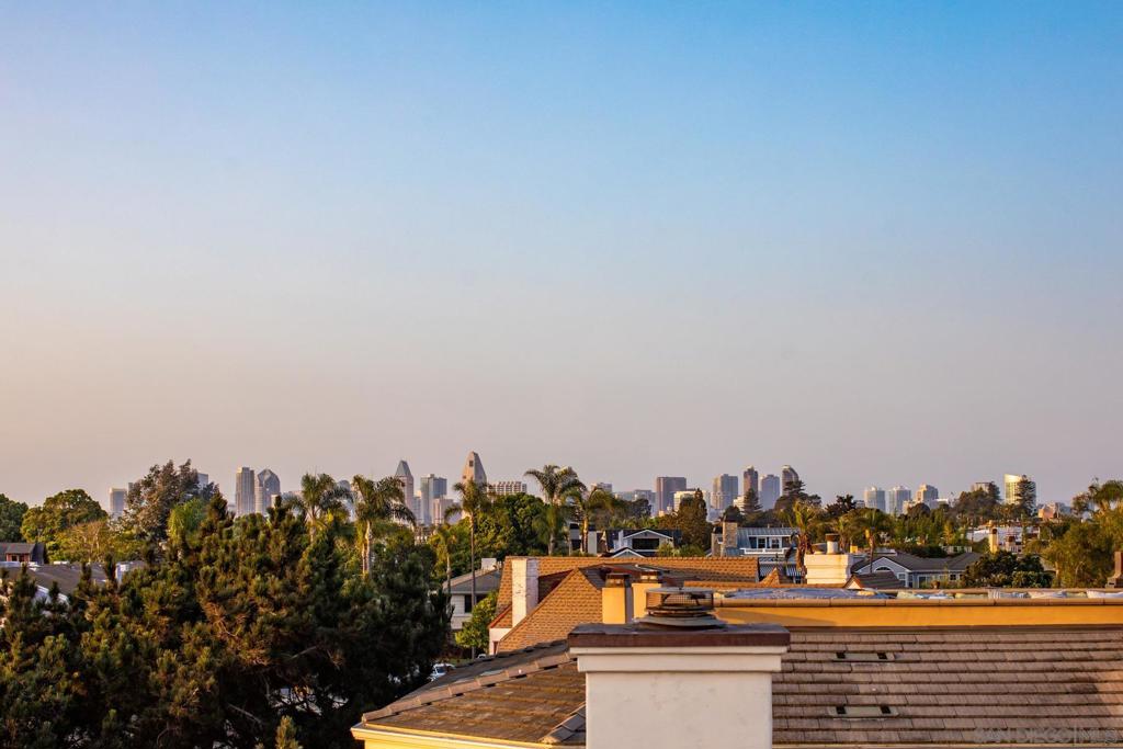 https://media.crmls.org/mediaz/ed58ba64-5e75-4587-b850-f80331651986.jpg?preset=X-Large