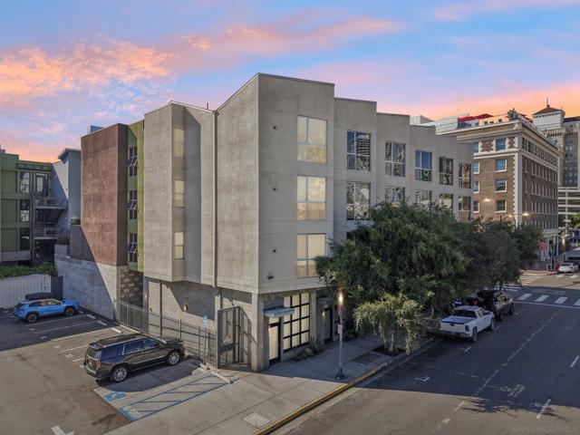 777 6Th Ave, San Diego CA: https://media.crmls.org/mediaz/ed597a71-afa1-4750-9702-f00200080db5.jpg