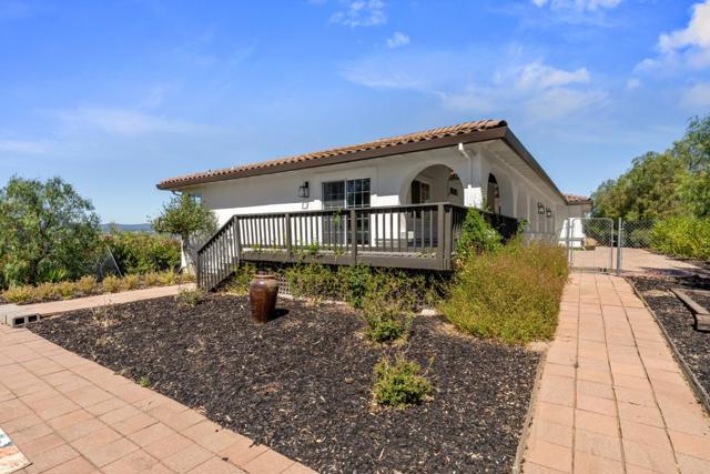 17101 Kruse Ranch Lane, Morgan Hill CA: https://media.crmls.org/mediaz/ed5b543a-fbfe-421b-9d8f-1f22561945dc.jpg