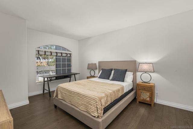 8595 Via Mallorca, La Jolla CA: https://media.crmls.org/mediaz/ed5bc213-c78e-4a1e-95d6-d1b603d216a9.jpg