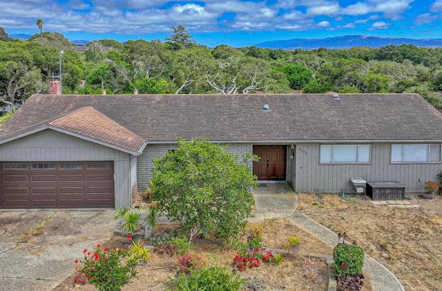 9375 Bur Oak Place, Salinas CA: https://media.crmls.org/mediaz/ed5c086b-d6c6-4c34-8a91-ac703d215651.jpg