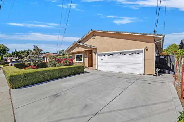 43270 Newport, Fremont CA: https://media.crmls.org/mediaz/ed5c1258-1bfb-4504-b3d4-c95b02b19972.jpg