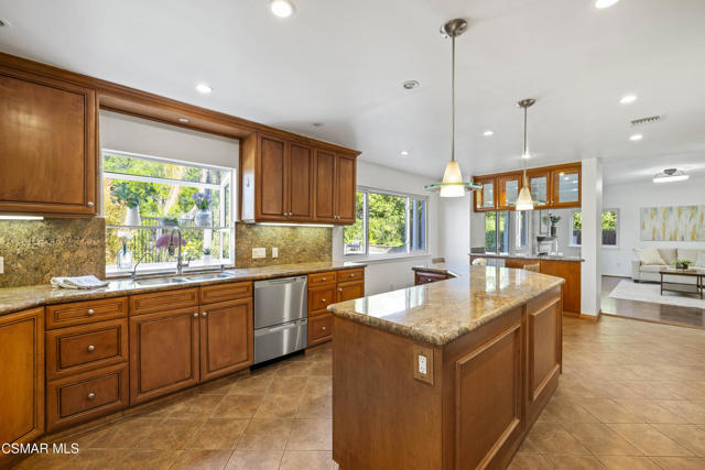 287 Golden Fern Court, Simi Valley CA: https://media.crmls.org/mediaz/ed5c2cf3-eb60-450a-a8b5-a15b96c2f9fc.jpg