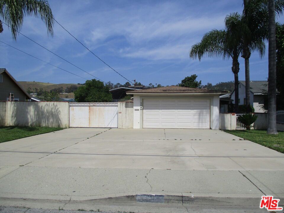 1435 Elwood Street