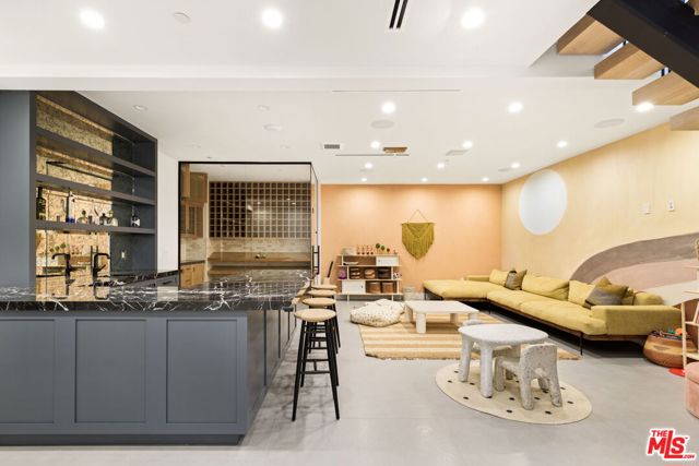 6310 Mirror Lake Drive, Los Angeles CA: https://media.crmls.org/mediaz/ed5c9599-409c-46bf-af73-d35791c80a68.jpg