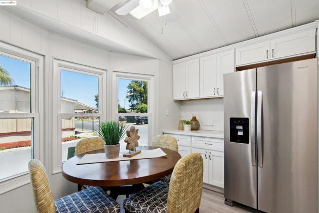 301 Alcott Ct, Bethel Island CA: https://media.crmls.org/mediaz/ed5cbffa-6bd4-4996-b2f4-42c3682e7491.jpg
