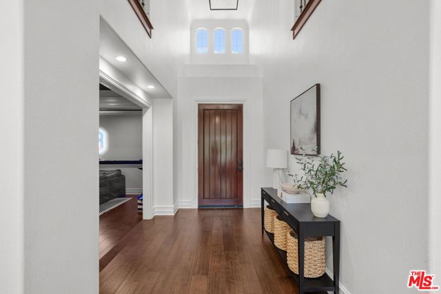 638 Oak Tree Court, Simi Valley CA: https://media.crmls.org/mediaz/ed5cd80a-0bda-4787-aa0b-f0831c15e236.jpg