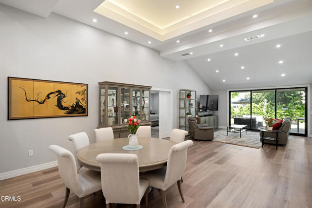 4428 Oakwood Avenue, La Canada Flintridge CA: https://media.crmls.org/mediaz/ed5d0bf8-b041-48c3-bb78-5975089757a6.jpg